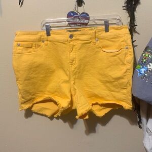 #046 Size 20 torrid NWOT Yellow Denim - has spot from being washed w/ tags